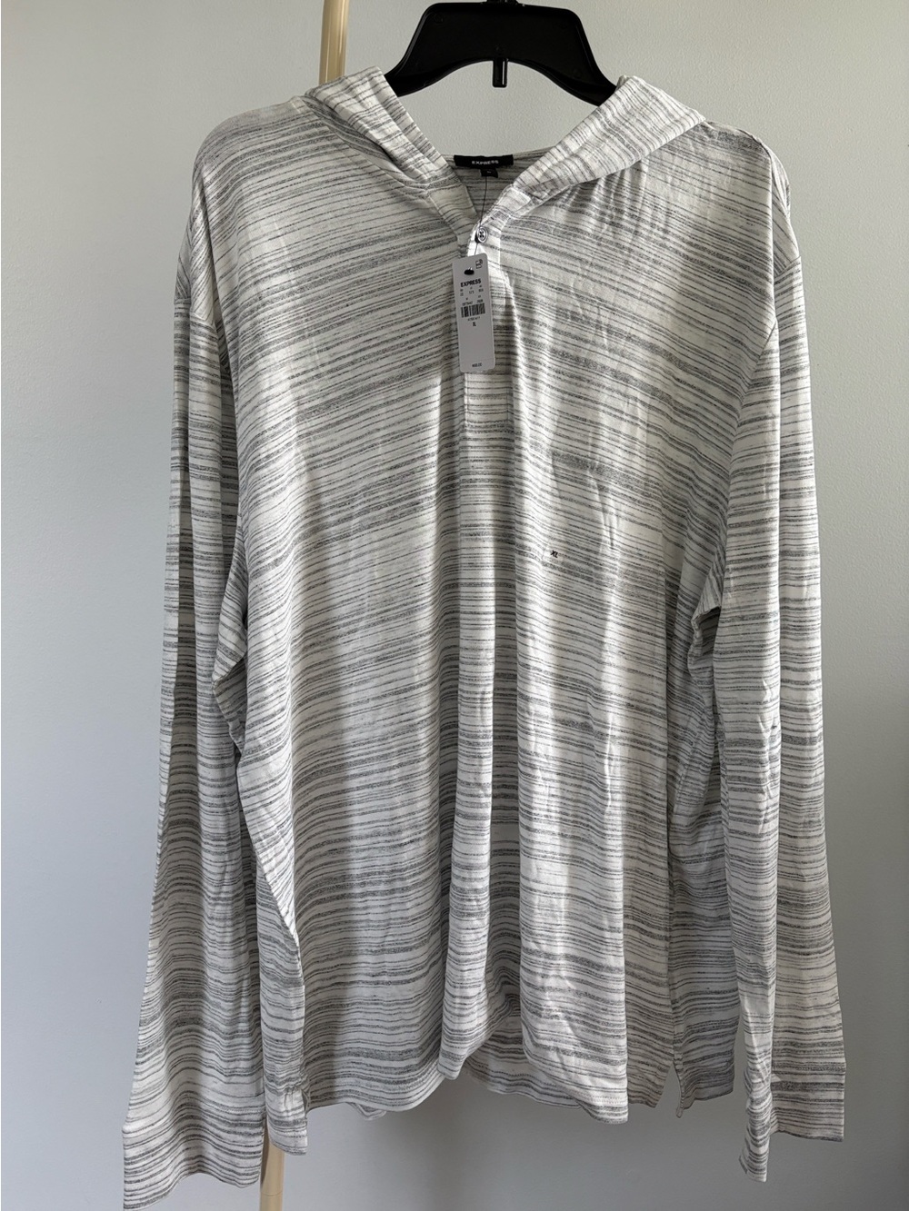 NWT Express Men XL Lightweight Henley Pullover Hoodie White and Gray
